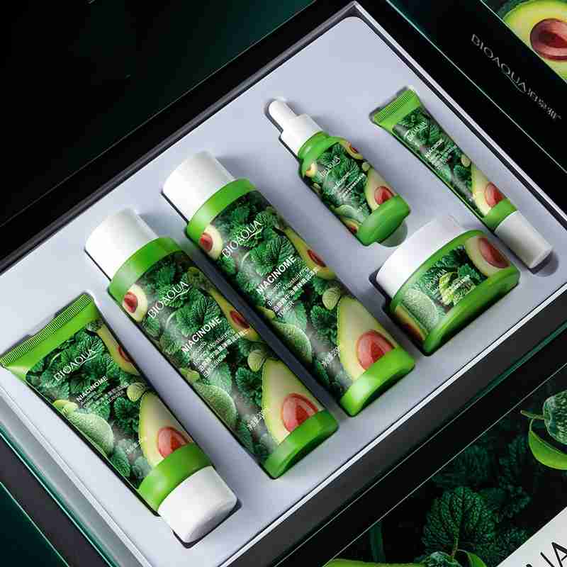 Avocado Glow Hydrating Kit.
5pcs Skin Care Products. 