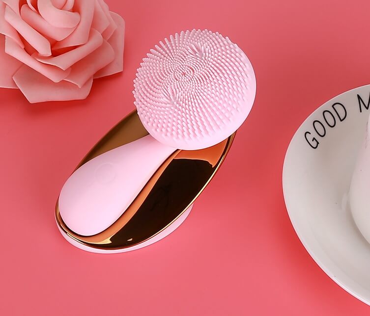 Multifunctional face brush.
Features

Cleansing instrument: 107 * 56 * 44mm

Charging base: 95*60*38mm

Battery capacity: 210mAh